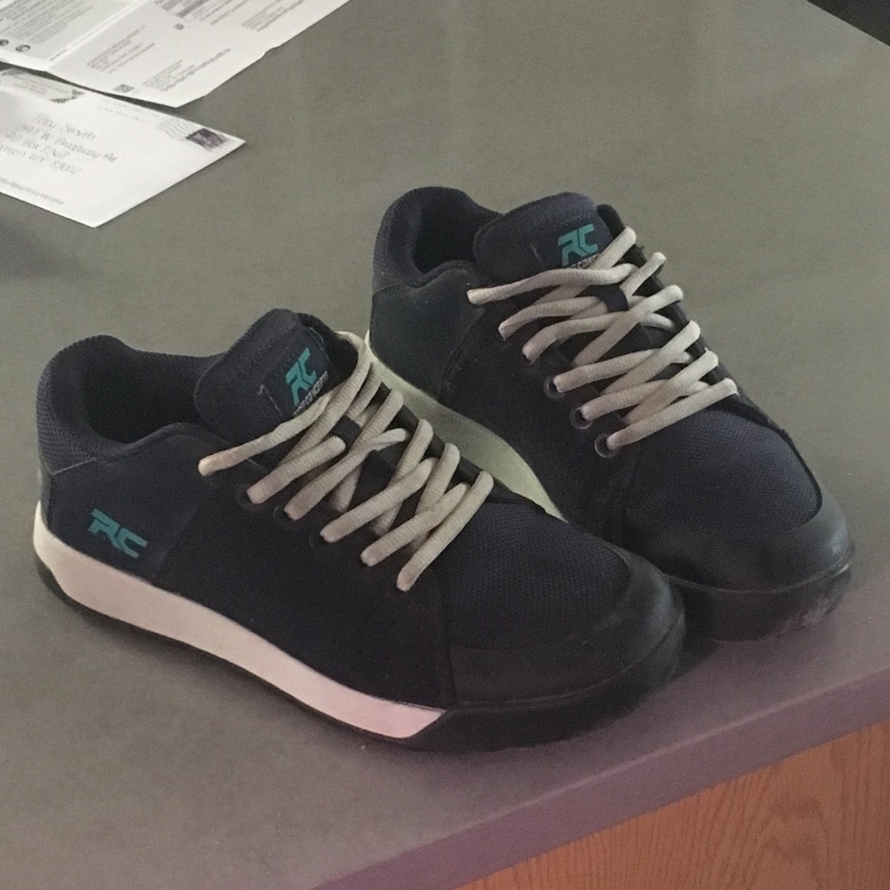 Womens 7.5 mountain bike Shoes